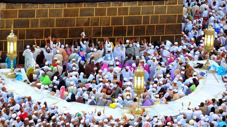 Kenapa Jamaah Umroh atau Haji Berebut Masuk ke Hijr Ismail?